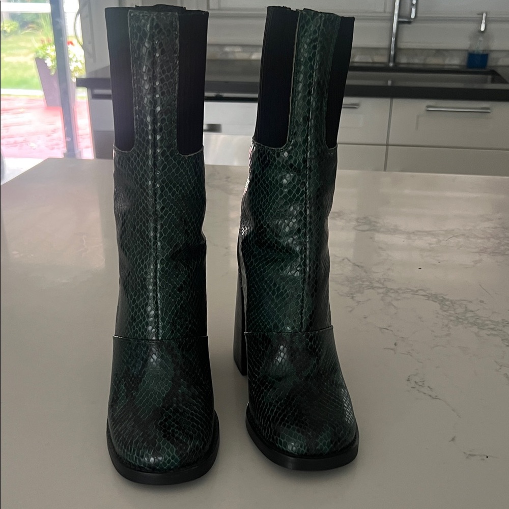 L'INTERVALLE Green Snake Print Heeled Boots